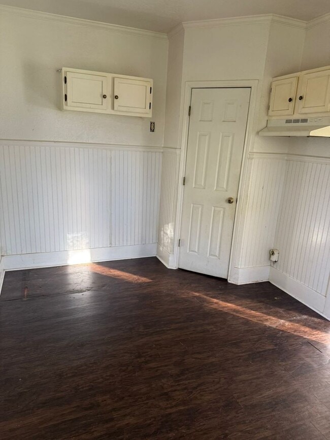 Building Photo - 2550 Pierce St