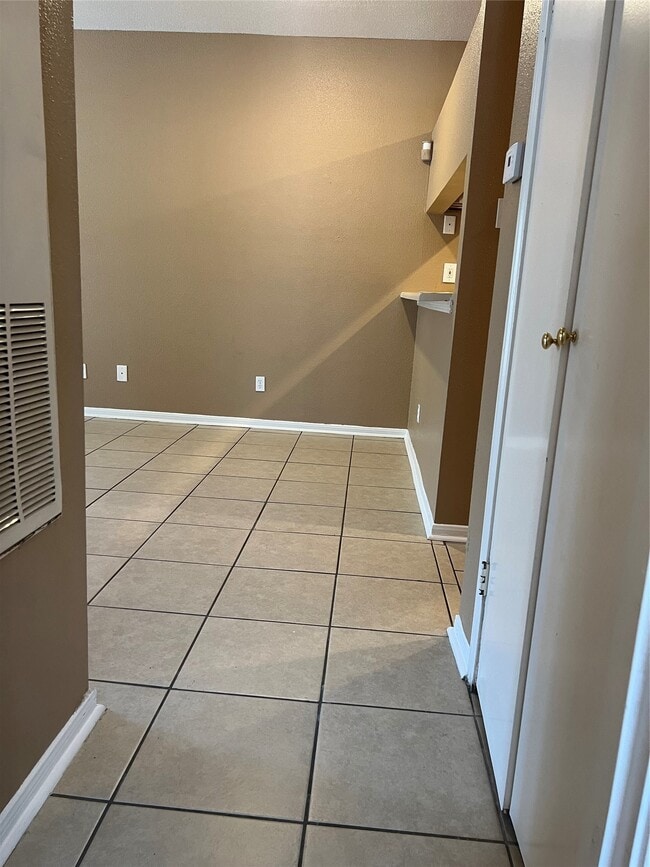 Building Photo - 2121 El Paseo St