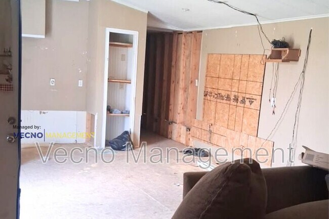 Building Photo - 16055 Texas 16 - 12
