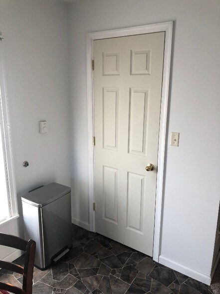 Building Photo - 413 White Deer Pike