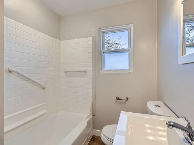 Building Photo - 5475 Primrose Ln