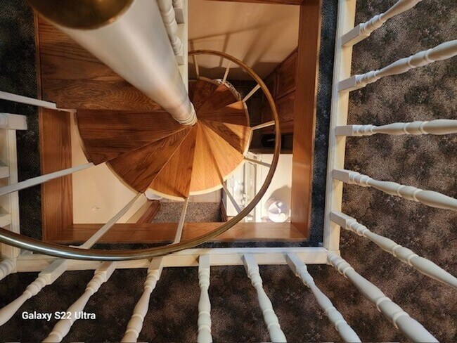 Building Photo - True Skier's Condo! Available for a Season...