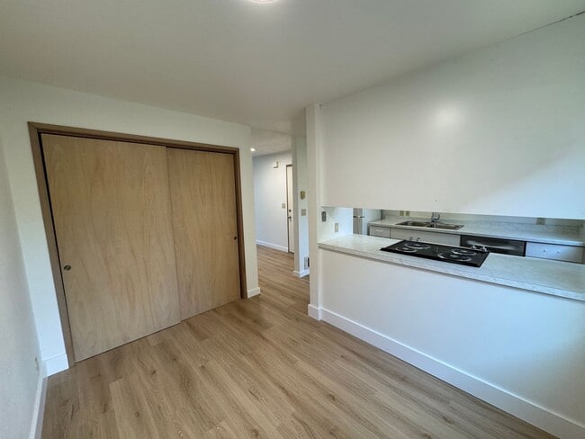 Building Photo - 1041/A/