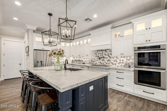 Building Photo - 2013 E Mallory St