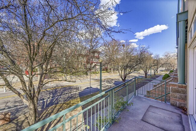 Building Photo - $3,150.00 - 2 Beds, 2.5 Baths, Apartment i...