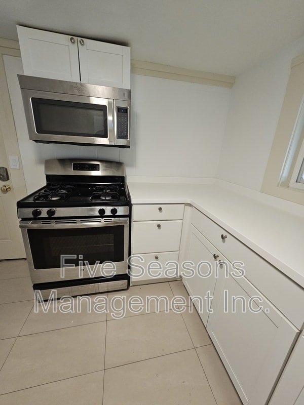 Building Photo - 32 Intervale Ave