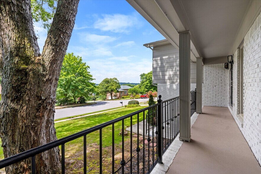Building Photo - 1305 Hiwan Trail SE