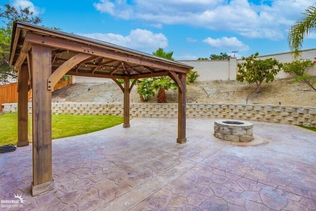 Building Photo - Beautifully 5Bdm 3.5Ba Home in Prime Location