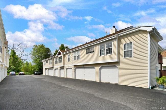 Building Photo - 4706 Whispering Hills Dr