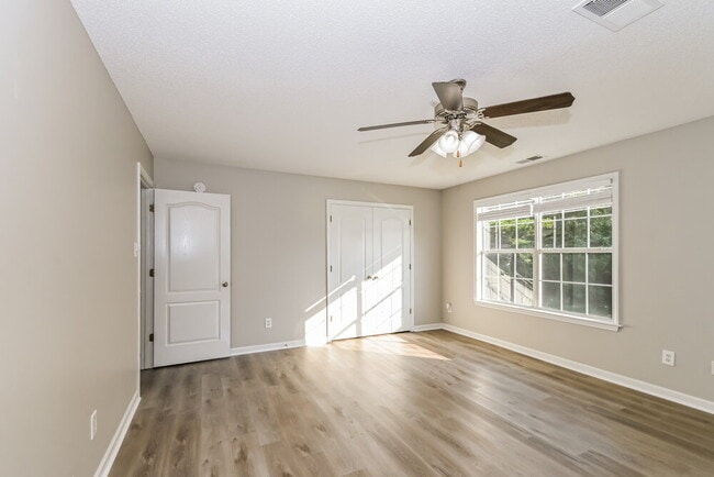 Building Photo - 8138 Woodson Dr