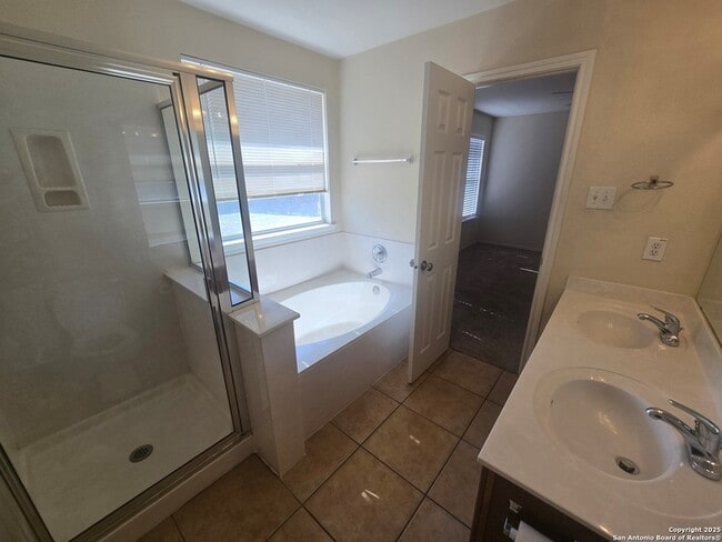 Building Photo - 154 Lake Washington Dr