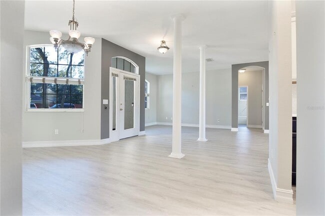 Building Photo - 2560 Tall Maple Loop