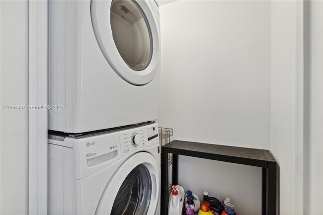 Building Photo - 16699 Collins Ave