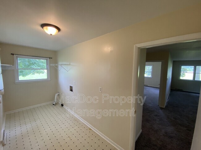 Building Photo - 10291 Paige Rd