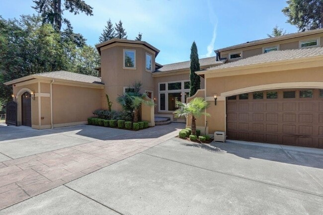 Building Photo - Stunning Mediterranean Oasis Minutes from Downtown Bellevue w/Lake Views!