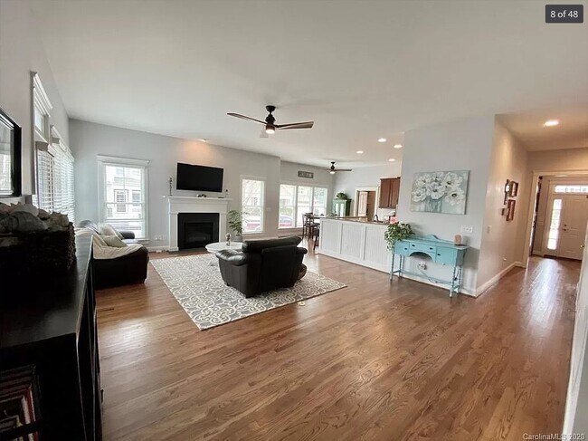 Building Photo - 6036 Daphne Circle