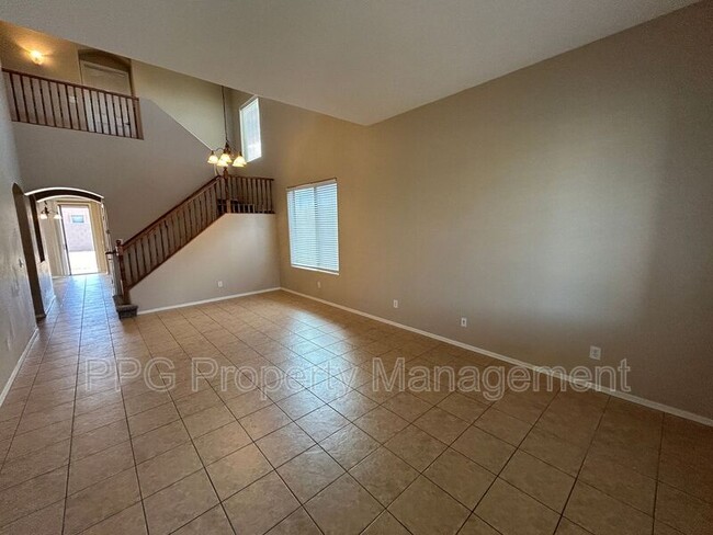 Building Photo - 17931 W Sunnyslope Ln