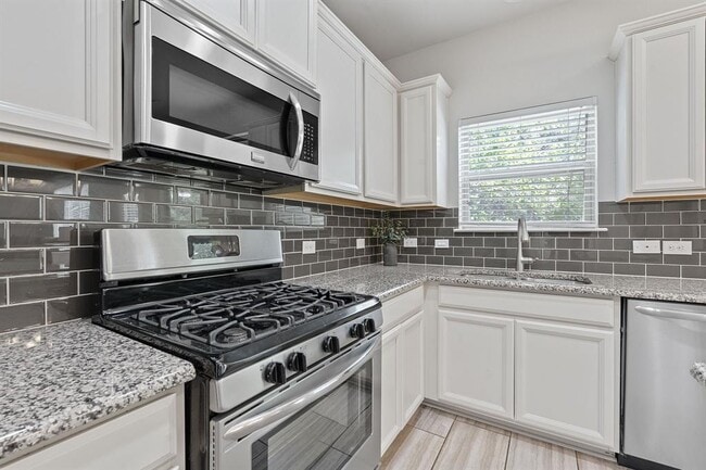 Building Photo - 307 Parkside Dr