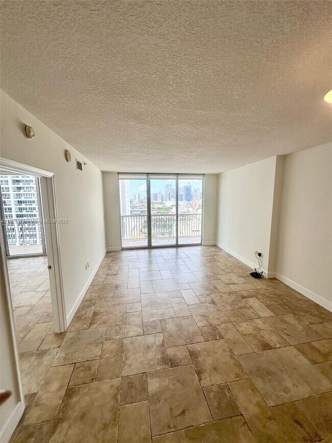 Building Photo - 1750 N Bayshore Dr