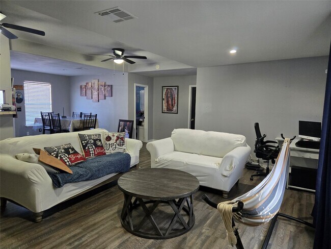 Building Photo - 14548 Gainesville St