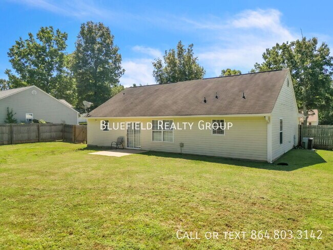 Building Photo - 106 Pine Needle Rd