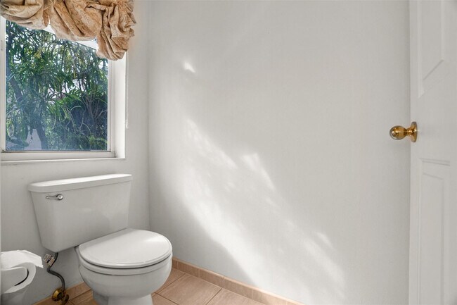 Building Photo - 1012 SW 156th Ave