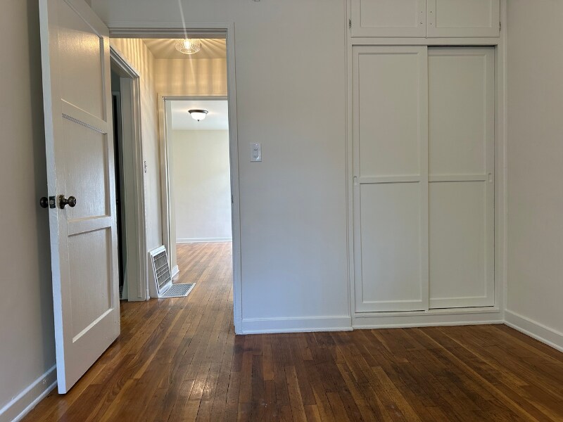 Building Photo - 1858 N Kingsley Dr