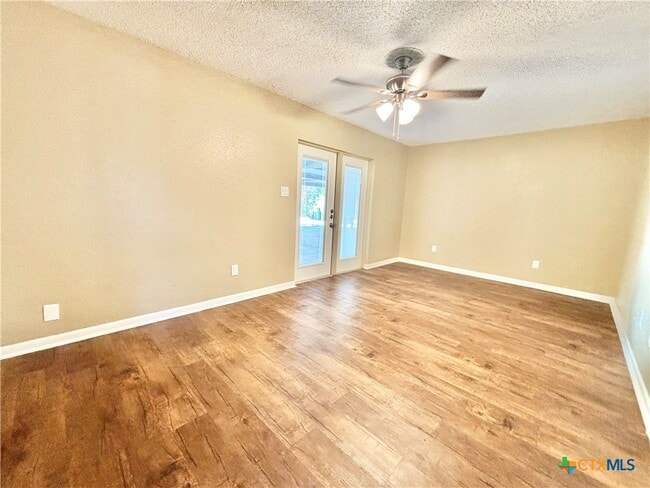 Building Photo - 1601 N De Leon St