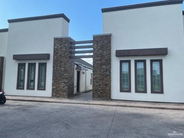 Building Photo - 16 Fig Dr