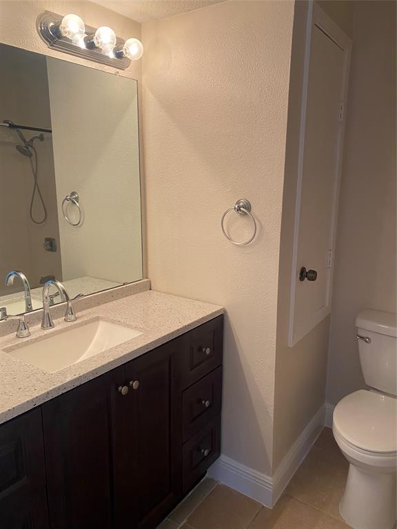Building Photo - 17401 Red Oak Dr