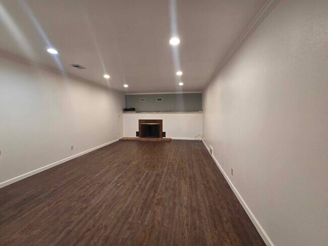 Building Photo - Quiet Rental in Waterville with Garden!