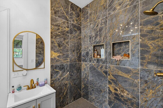 Building Photo - 1015 Union St