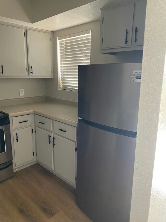 Building Photo - 2814 E Le Marche Ave