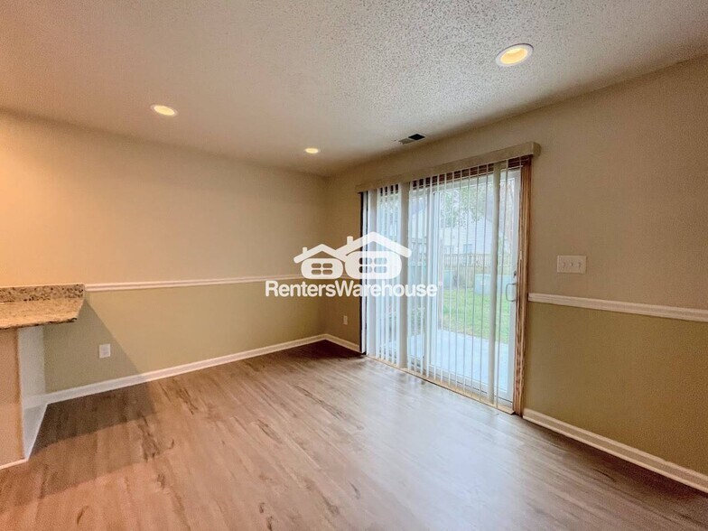 Building Photo - 1305 Quail C