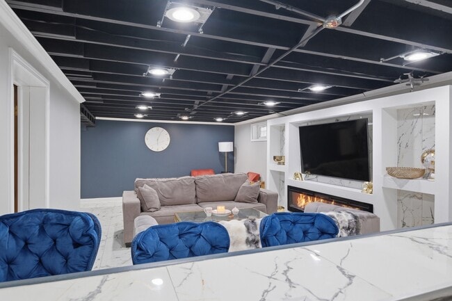 Building Photo - 9728 S Tripp Ave