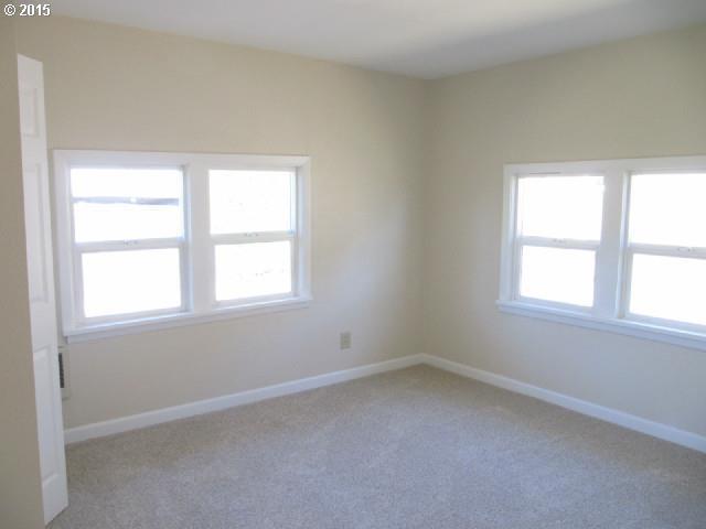 Building Photo - 350 N Maple St