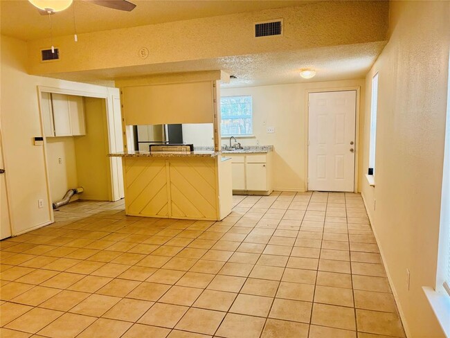 Building Photo - 1206 Tartan Ln