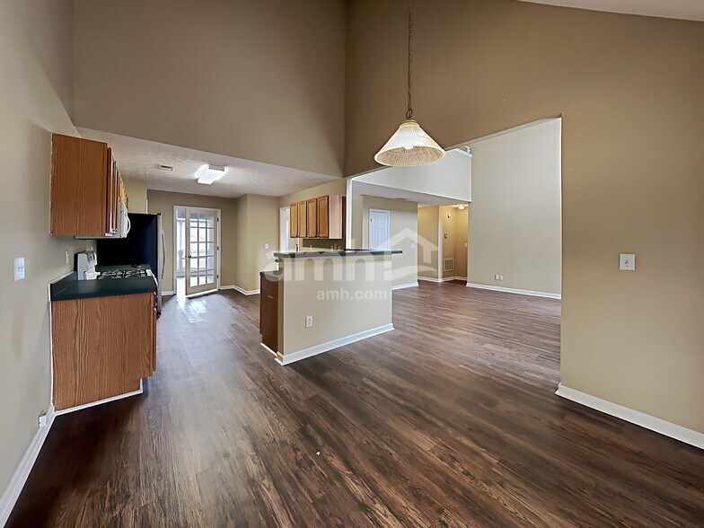 Building Photo - 3915 Madison Bnd NW