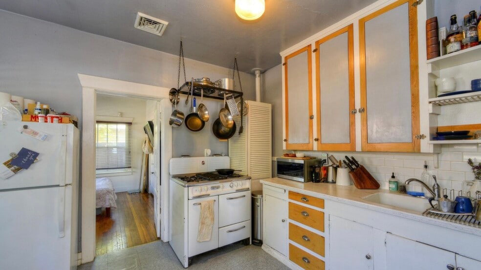 Building Photo - 2009 N 11th St