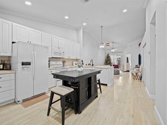 Building Photo - 11065 NW 38th Pl