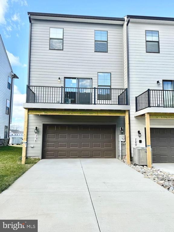 Building Photo - 738 Compass Wy