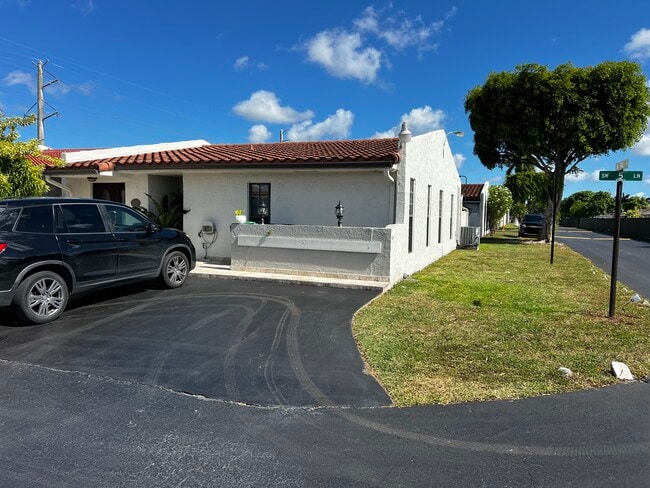 Primary Photo - 9466 SW 5th Ln