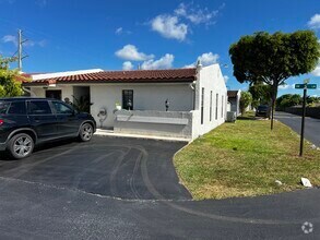 Building Photo - 9466 SW 5th Ln