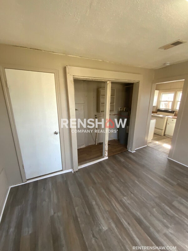 Building Photo - 318 Tulip St