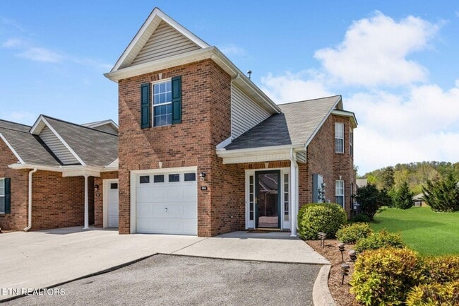 Building Photo - Beautiful End-Unit Condo – Move-In Ready!
