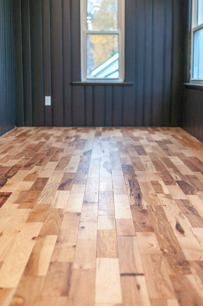 Building Photo - 3br/2bath Custom Remodeled Home Near Okemo