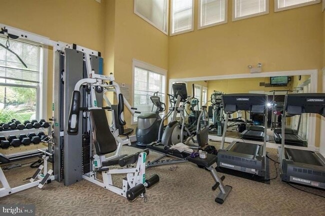 Building Photo - 1625 International Dr