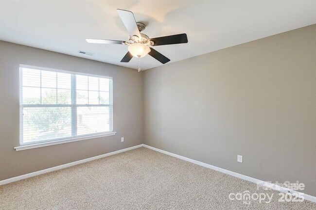 Building Photo - 149 Glade Vly Ave