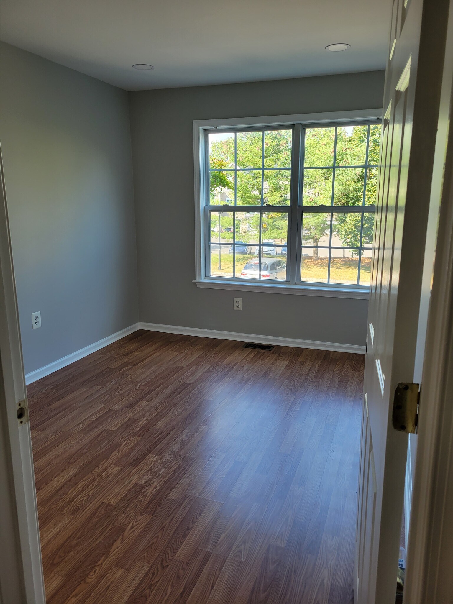 Building Photo - 103 Rip Van Dam Ct