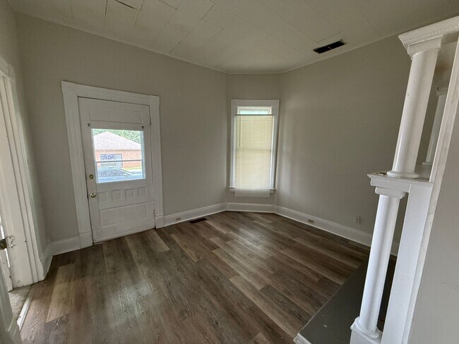 Building Photo - 376 Park Ave